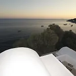 Akrotiri Dreams *