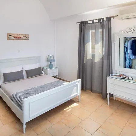 Akrotiri Dreams *