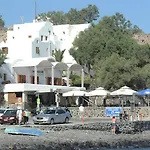 Апартаменты Akrotiri Dreams *